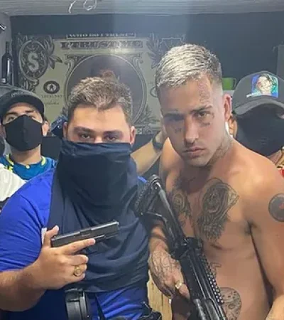 Samuel Medina (izquierda) junto a "Zaramay" (derecha) e integrantes de Los Monos.