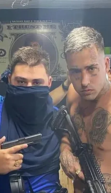 Samuel Medina (izquierda) junto a "Zaramay" (derecha) e integrantes de Los Monos.