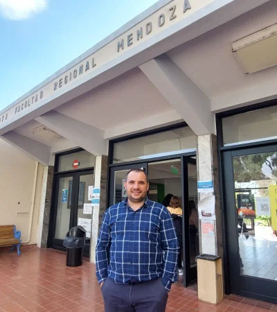 Ingeniero Electromecánico y titular del gremio que nuclea los docentes de la UTN (FAGDUT), Carlos Tarquini