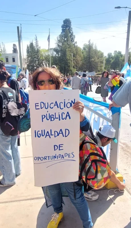 Una multitudinaria marcha recorrió las calles en apoyo a las universidades públicas