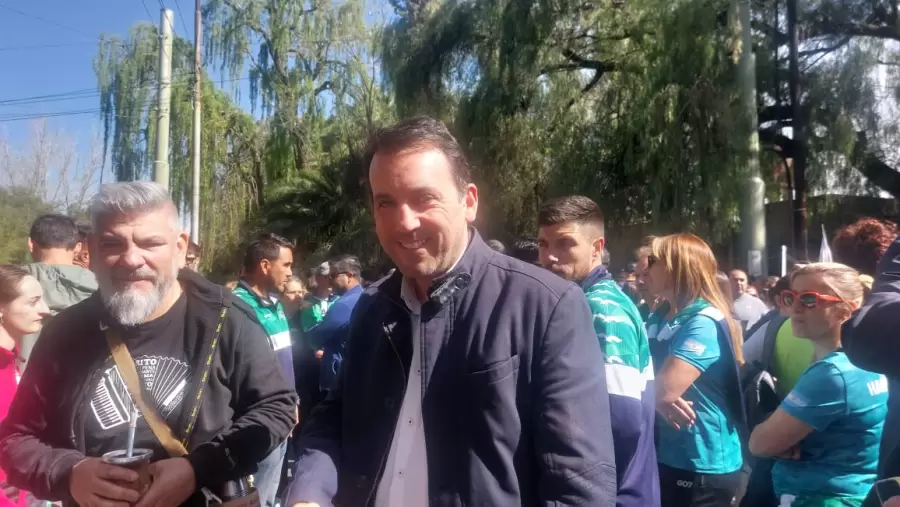 Tadeo García Zalazar junto a Diego Gareca.