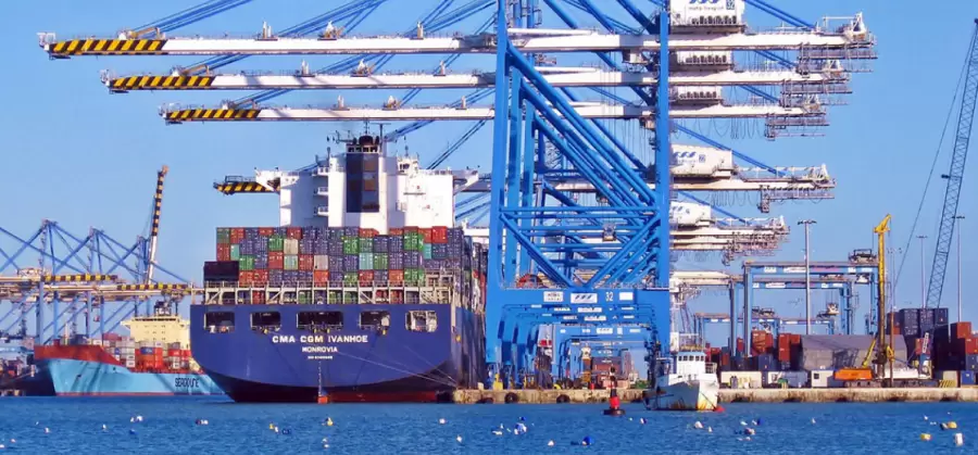 El Gobierno reducirá aranceles de importación de neumáticos para autos y motos, plásticos, pequeños electrodomésticos y productos de uso doméstico.