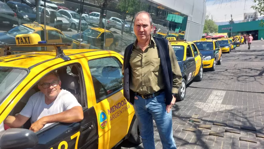 Los taxis protestan por la situación de su trabajo