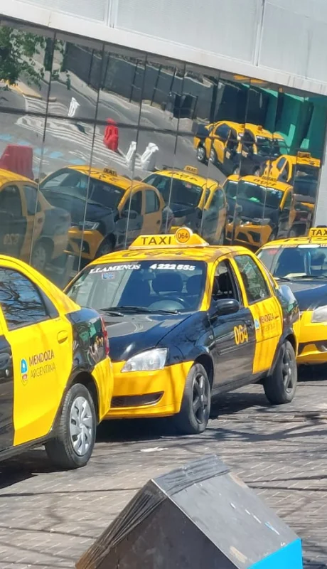 Los taxis protestan por la situación de su trabajo
