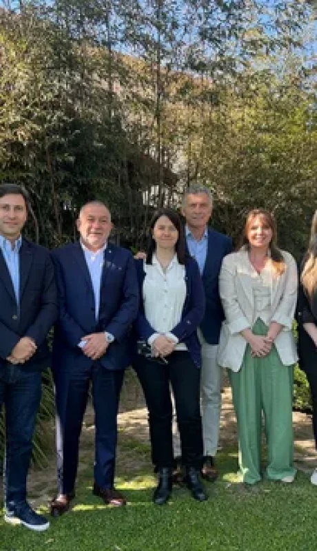 Macri con sus senadores nacionales