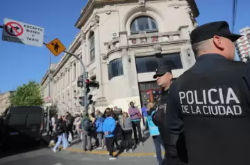 Casi 200 allanamientos a los depósitos de manteros en Once