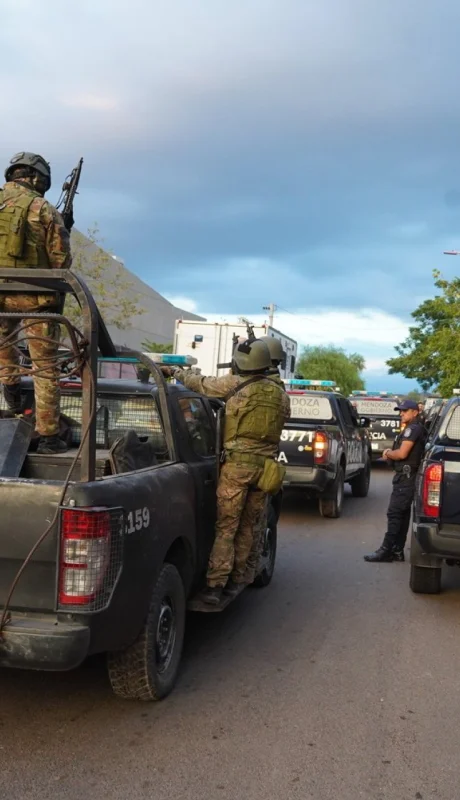 Operativo de la Policía de Mendoza en Godoy Cruz.