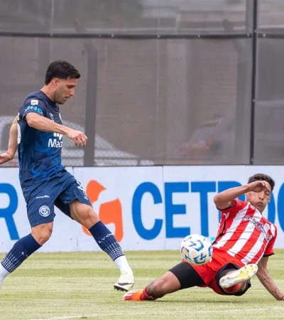 Duro partido se disputó en el estadio de Riestra.