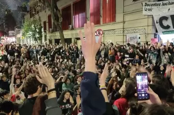 Estudiantes toman las facultades de Filosofía y Letras y Psicología en rechazo al veto