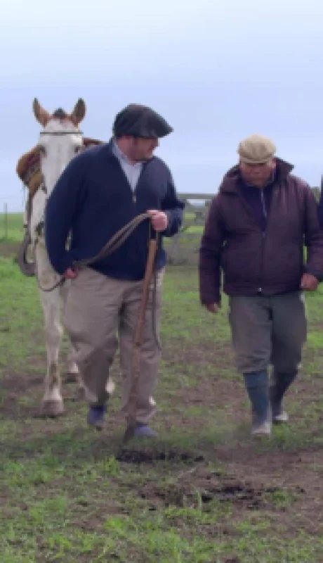 La norma fue redactada por Tomás Jofré y propuesta a Farrell para su aprobación por el coronel Juan Domingo Perón.