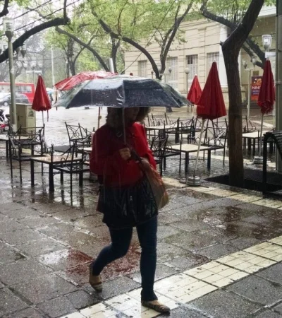 El jueves podrían producirse chaparrones en varios sectores de la provincia de Mendoza tras el ingreso de un frente frío.