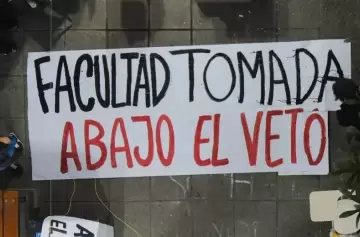 UNCuyo, en llamas: estudiantes tomaron el Rectorado en protesta contra Milei