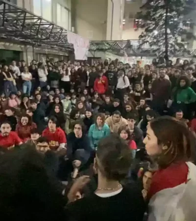 Son más de 20 las tomas en todo el país.