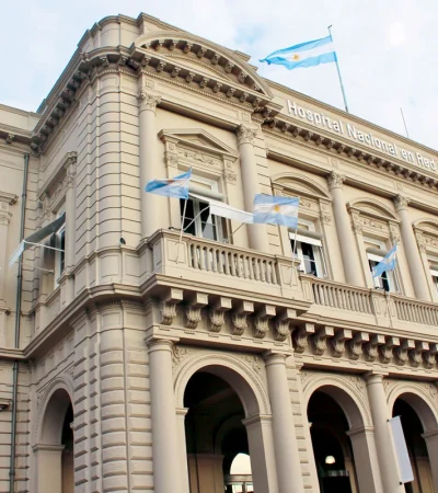 El Gobierno confirmó que el Hospital Nacional en Red "Lic. Laura Bonaparte" continuará brindando servicio de salud mental.