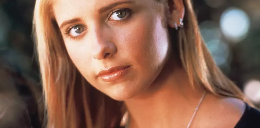 Sarah Michelle Gellar en la serie Buffy, la cazavampiros. El verbo googlear se usó por primera vez en este programa.