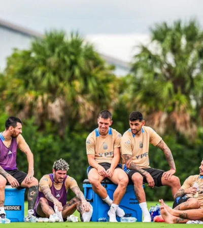 Lionel Messi y sus compañeros cuentan las horas para subirse al avión  rumbo a Colombia.