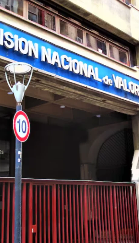 La resolución establece que los adolescentes deberán contar con la autorización paterna para poder invertir en bolsa.