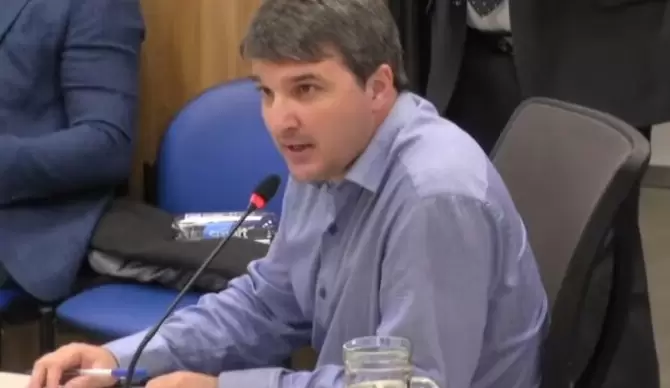 Aníbal Loguzzo, docente universitario, argumentó su oposición a la resolución de la Comisión Nacional de Valores, CNV.