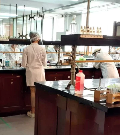 Laboratorio de Bioquímica   /