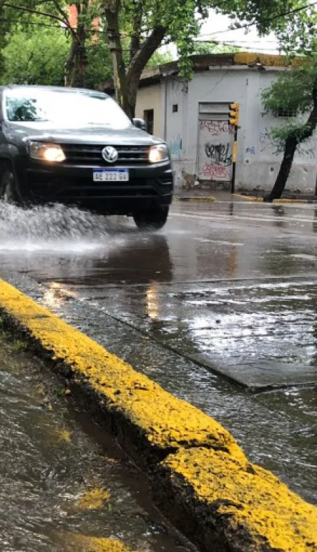 Algunas calles resultaron anegadas