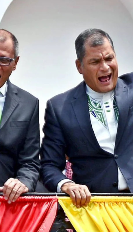 Correa y Glas están bajo investigación por favorecer en su mandato a sectores afines con millonarios contratos gubernamentales.