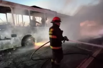Se incendió un ómnibus en Mendoza sobre la Ruta Internacional 7