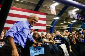 Obama reaparece para apoyar a Kamala Harris y ataca a Trump con fuerza