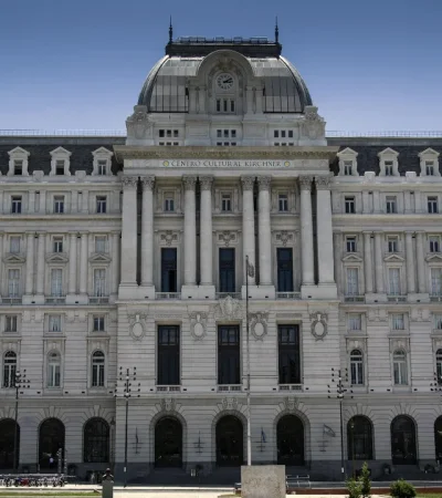 El viejo Correo Central recibe hoy su nuevo nombre