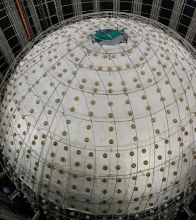 Avances en física: el gigante detector de neutrinos de China