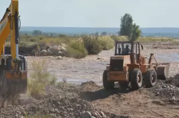 Realizan trabajos de Hidráulica para reducir el riesgo de aluviones en la zona de precordillera