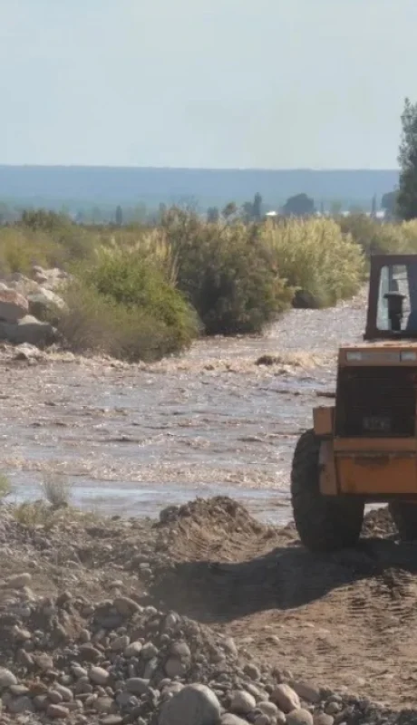 Canalización del río Tunuyán   /