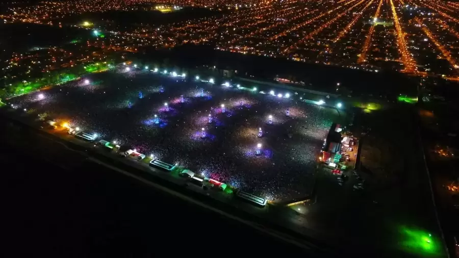 Más de 300 mil personas en la misa ricotera. Fotos: Pablo Funes (@dronmardelplata)