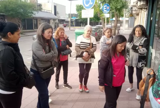 Las primeras mujeres en participar en la campaña de prevención de cáncer de mama lo hicieron llegando a las 08.00 al Centro de San Martín, Mendoza.