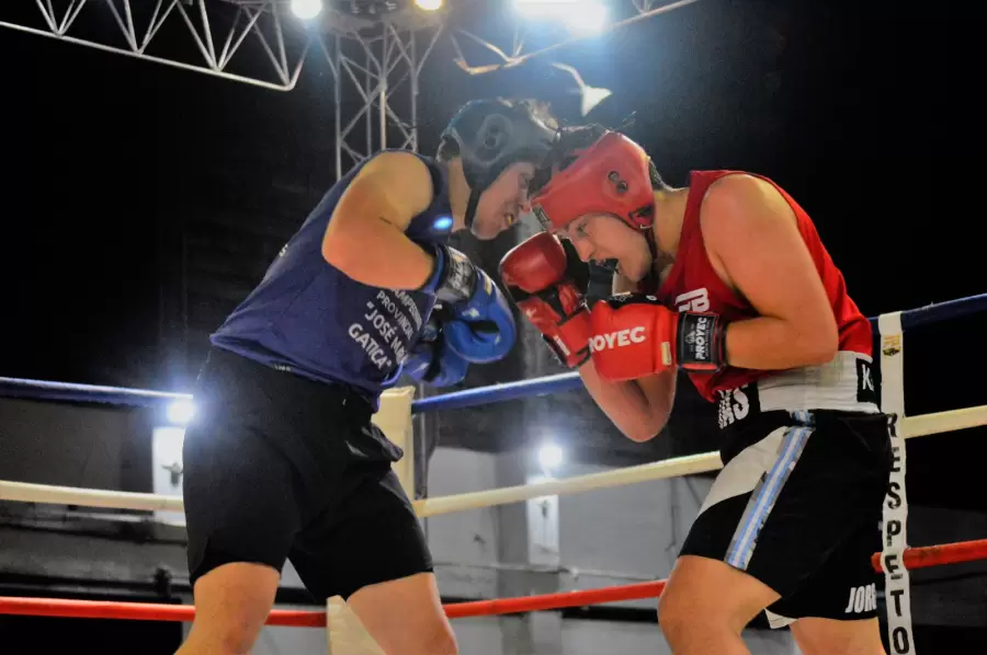 Boxeo en el Pascual Pérez.