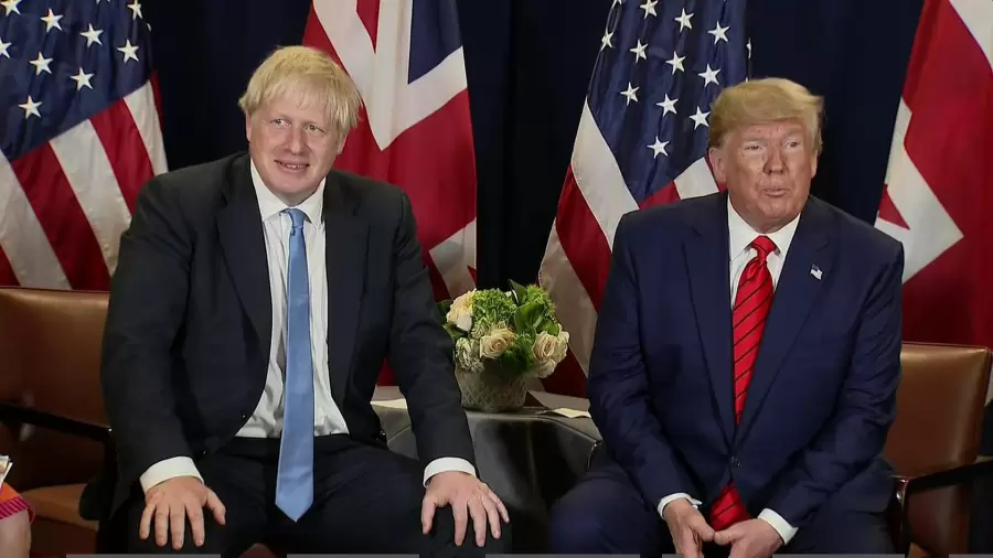 Dos parecidos Johnson y Trump
