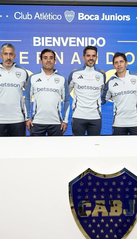 Gago fue presentado en Boca con su cuerpo técnico.