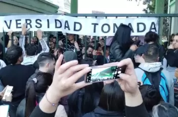 Conflicto universitario: estudiantes de la UBA votaron tomar facultades