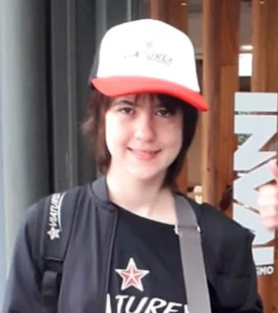 La adolescente antes de regresar a Misiones.