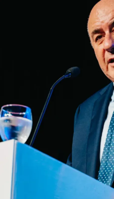 "Para revertir la decadencia hacen falta carácter, sacrificio y paciencia", remarcó Luis Macario.