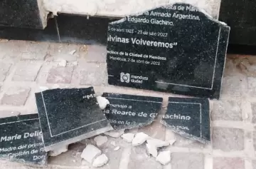Vandalizaron la placa en homenaje a la madre del primer mendocino caído en Malvinas
