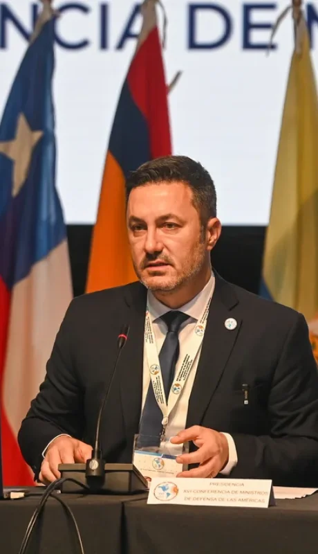 Luis Petri cierra la conferencia  /