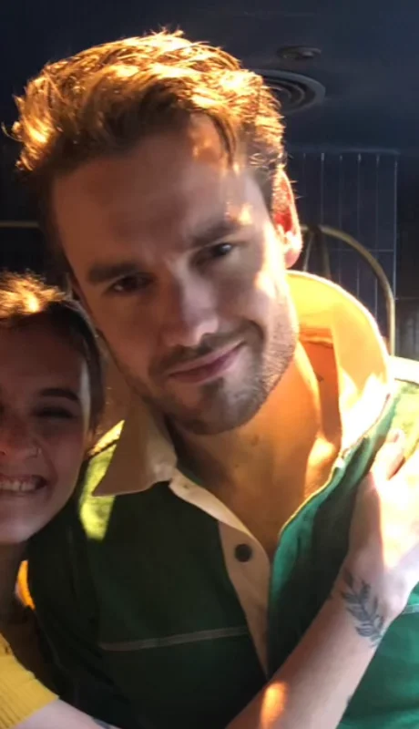 Liam Payne junto a una fanática en Argentina.