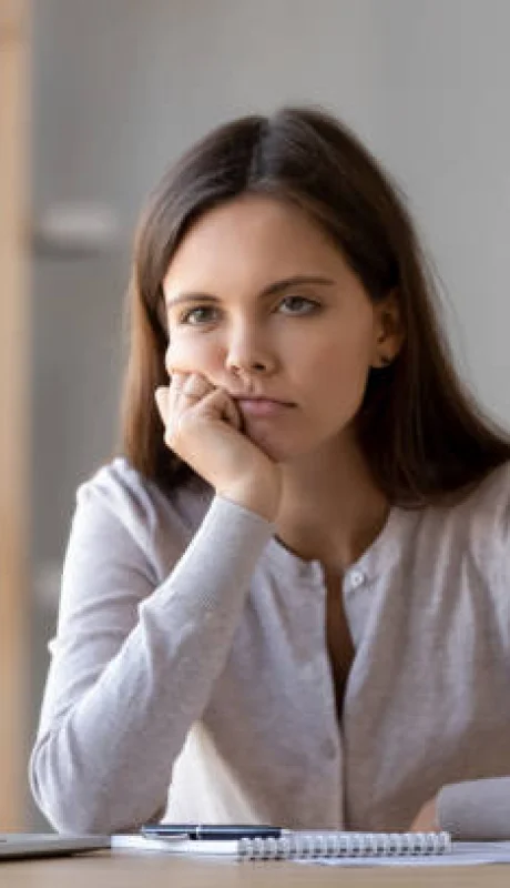 Persona aburrida que necesita un cambio.