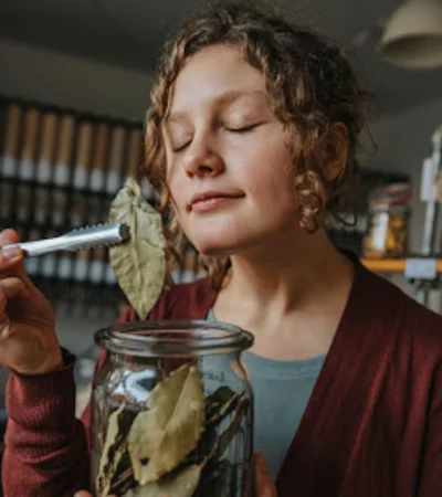 Se cree que puede alejar las energías negativas del hogar.