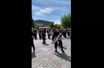 La banda de la Policía tocó un tema de Los Redondos y estalló la polémica