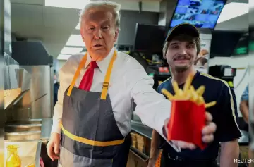 ¡Descubierto! Trump "trabajó" 15 minutos en un McDonald's que estaba cerrado