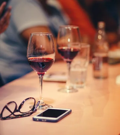 Vino tinto y bienestar: un estudio revela sus beneficios contra el estrés