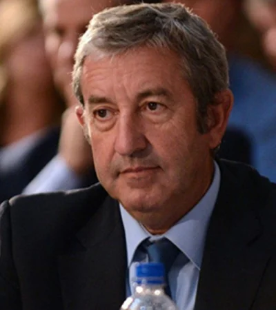 Julio Cobos voto a favor del rechazo al veto.