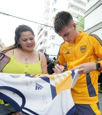 Una multitud recibió al Xeneize en Rosario.