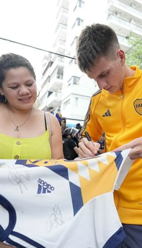 Una multitud recibió al Xeneize en Rosario.